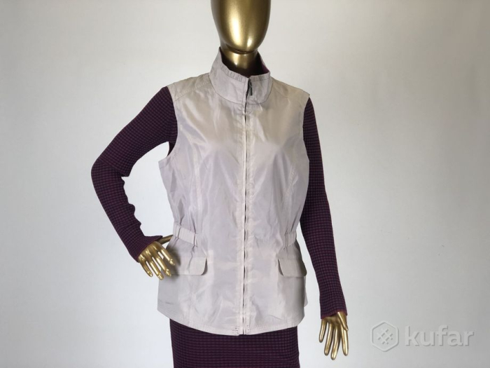 Двусторонние жилетки . В 48 и 50 размере .